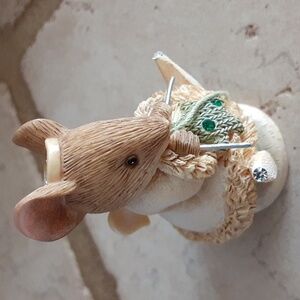 Charming Mouse Knitting Figurine - Brown and Cream